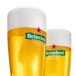 Imagem de dois copos da Heineken