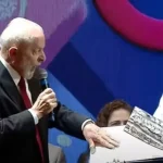 Janja corrige Lula durante evento em Brasília