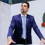 O deputado estadual Leonardo Siqueira afirma que os jovens que não concluírem o ensino médio terão um impacto profundo e duradouro em suas vidas