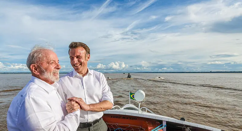 Lula e Macrona caminho da Ilha do Combu - Belém - PA