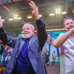 Lula e Boulos durante lançamento de candidatura