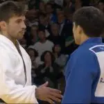 Francisco Garrigos, de branco, e Ryuju Nagayama, de azul | Foto: Reprodução/Twitter/X