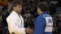 Francisco Garrigos, de branco, e Ryuju Nagayama, de azul | Foto: Reprodução/Twitter/X