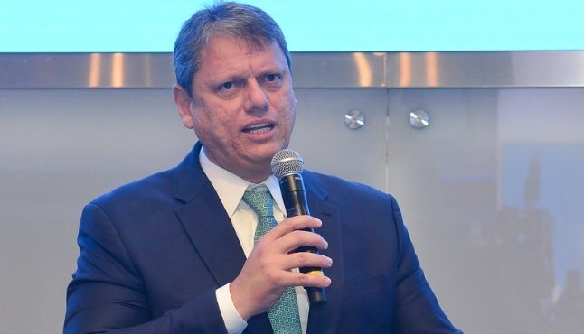 'Quantas ações judiciais, quanta guerra, confusão, que vinham daqueles que não entendem', disse Tarcísio de Freitas, ao celebrar a privatização da Sabesp | Francisco Cepeda/Governo do Estado de São Paulo