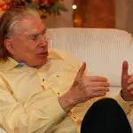 O SBT tranquilizou os fãs e afirmou que Silvio Santos passa bem