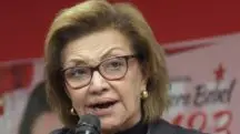 Telma de Souza fala ao microfone em evento do PT