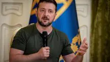 O presidente da Ucrânia, Volodymyr Zelensky, discursa durante uma coletiva de imprensa, em meio a ataque da Rússia à Ucrânia, em Kiev - 15/7/2024 | Foto: Serviço de Imprensa da Ucrânia/Reuters