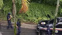 Imagem mostra patrulha da polícia da Venezuela nos arredores da Embaixada da Argentina | Foto: Reprodução/X/Twitter