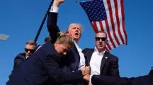 Donald Trump discursava em um evento na cidade de Butler, quando barulhos de tiros foram ouvidos na multidão por volta das 18h, horário local | Foto: Reprodução/Twitter/X/@LeadingReport