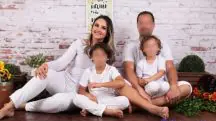 A cabeleireira Débora dos Santos, de 39 anos, com a família | Foto: Reprodução/Redes sociais