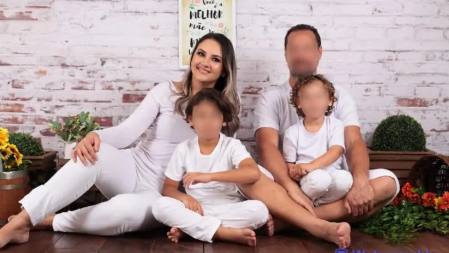 A cabeleireira Débora dos Santos, de 38 anos, com a família | Foto: Reprodução/Redes sociais