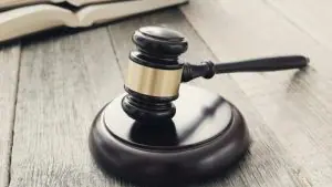 O julgamaO MPMG acredita que deve haver revisão da pena para aumentar o tempo de reclusão, ao considerar a gravidade do crime | Foto: Reprodução/Freepikento ocorreu no Tribunal do Júri de Varginha | Foto: Reprodução/Freepik