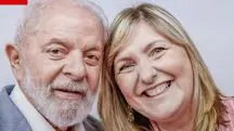 O presidente Lula posa ao lado de Bete Siraque, que aparece sorrindo para a câmera; ela é a pré-candidata do PT à Prefeitura de Santo André (SP)