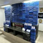Polícia Civil do Rio Grande do Sul exibe maços de cocaína apreendidos na maior operação da história da corporação contra o tráfico de drogas | Foto: Divulgação/PCRS