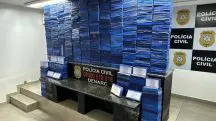 Polícia Civil do Rio Grande do Sul exibe maços de cocaína apreendidos na maior operação da história da corporação contra o tráfico de drogas | Foto: Divulgação/PCRS