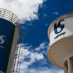 Caixas d'água com o logotipo da Sabesp
