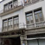 Fachada da vila tombada na rua do Lavradio, na Lapa, no Rio de Janeiro | Foto: Reprodução/Google Street View
