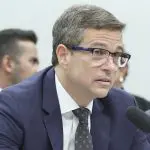 Campos Neto reconheceu que atualmente o Brasil é um dos poucos países em que a curva precifica alta de juros | Foto: Vinicius Loures/Câmara dos Deputados