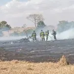 Depois da queda, o avião pegou fogo e foi destruído | Foto: Reprodução/Twitter/X