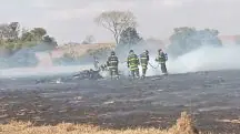 Depois da queda, o avião pegou fogo e foi destruído | Foto: Reprodução/Twitter/X