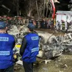 Agentes do Cenipa analisam destroços de avião em Vinhedo