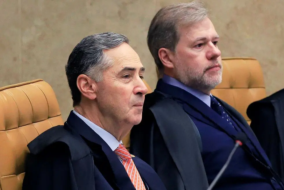 Barroso e Toffoli durante sessão do STF