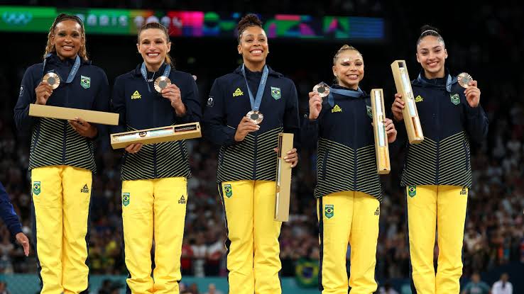 O Brasil, que ficou em 20º lugar no ranking geral, conquistou três ouros, sete pratas e dez bronzes; todos vão ser premiados pelo COB | Foto: Reprodução/Redes sociais
