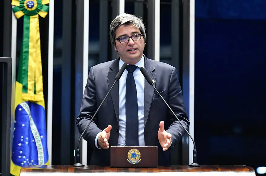 Carlos Portinho criticou decisões monocráticas de ministros do STF