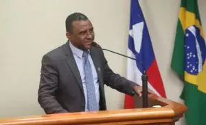 vereador Del, em simões filho