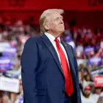 Donald Trump critica Kamala Harris