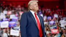 Donald Trump critica Kamala Harris