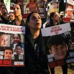 Reféns do Hamas completam 300 dias nos cativeiros de Gaza; famílias protestam em Tel Aviv