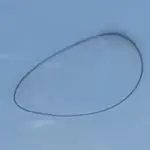 Anel preto misterioso se forma no céu de Williamsburg, na Virgínia