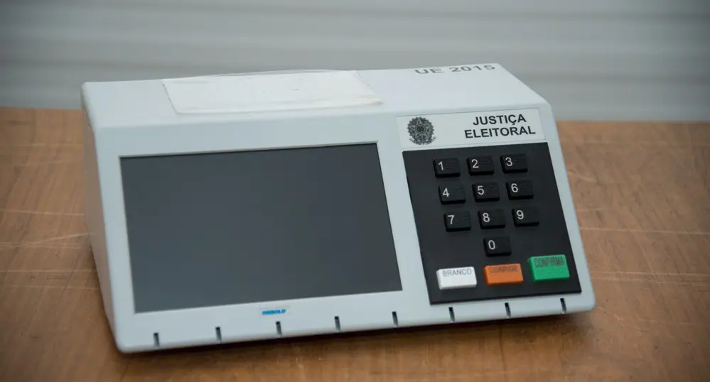 Foto da urna eletrônica, em alusão à matéria que informa sobre No Brasil, 213 candidatos precisarem de apenas 1 voto para se eleger prefeito