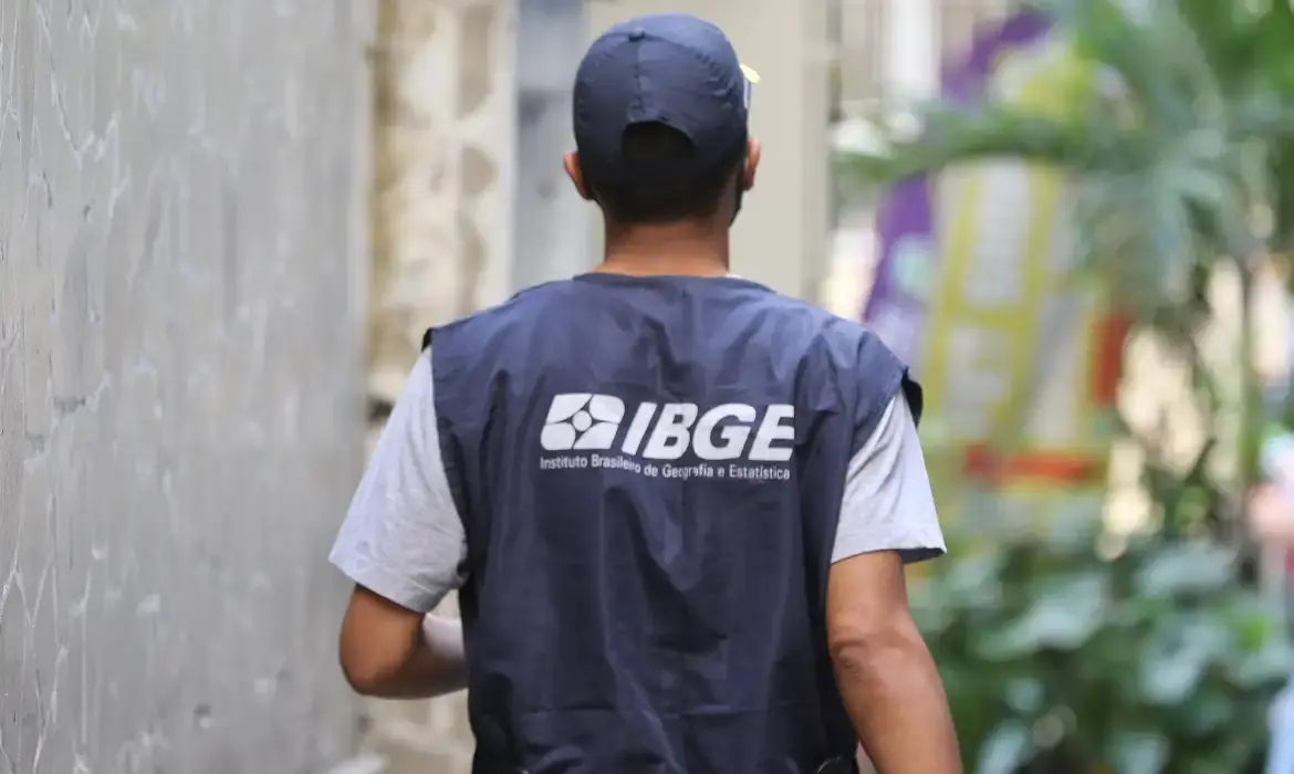 Imagem de pesquisador da IBGE