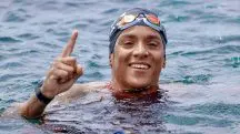 depois de engolir água do Sena, atleta brasileira da maratona aquática diz que vai ter de 'rezar'