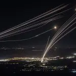 Domo de Ferro de Israel abate 50 foguetes do Hezbollah