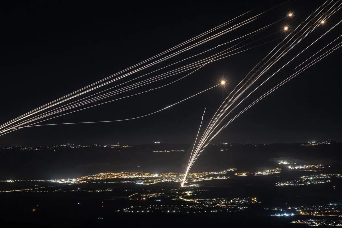 Domo de Ferro de Israel abate 50 foguetes do Hezbollah