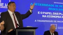 Ministros do STF Flávio Dino e Alexandre de Moraes, em evento sobre regulação das redes sociais