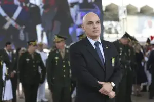 Ministro Alexandre de Moraes recebe a medalha Mérito do Tamandaré