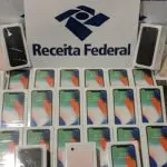 Imagem de lotes de com caixas de aparelhos iPhones na sede da Receita Federal