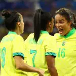 Kerolin, do Brasil, comemora seu quarto gol com Gabi Portilho e Gabi Nunes, no Estádio de Marselha, Marselha - 6/8/2024 | Foto: Andrew Boyers/Reuters