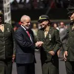 O presidente Lula entregou pessoalmente as medalhas aos judocas Guilherme Schimidt e Beatriz de Souza, conhecida como Bia Souza | Foto: Marcelo Camargo/Agência Brasil