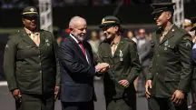O presidente Lula entregou pessoalmente as medalhas aos judocas Guilherme Schimidt e Beatriz de Souza, conhecida como Bia Souza | Foto: Marcelo Camargo/Agência Brasil