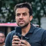 Em razão da ameaça, Pablo Marçal entrou em uma padaria e vestiu um colete à prova de balas | Foto: Reprodução/Twitter/X