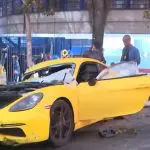 Porsche Cayman amarela batida