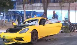 Porsche Cayman amarela batida