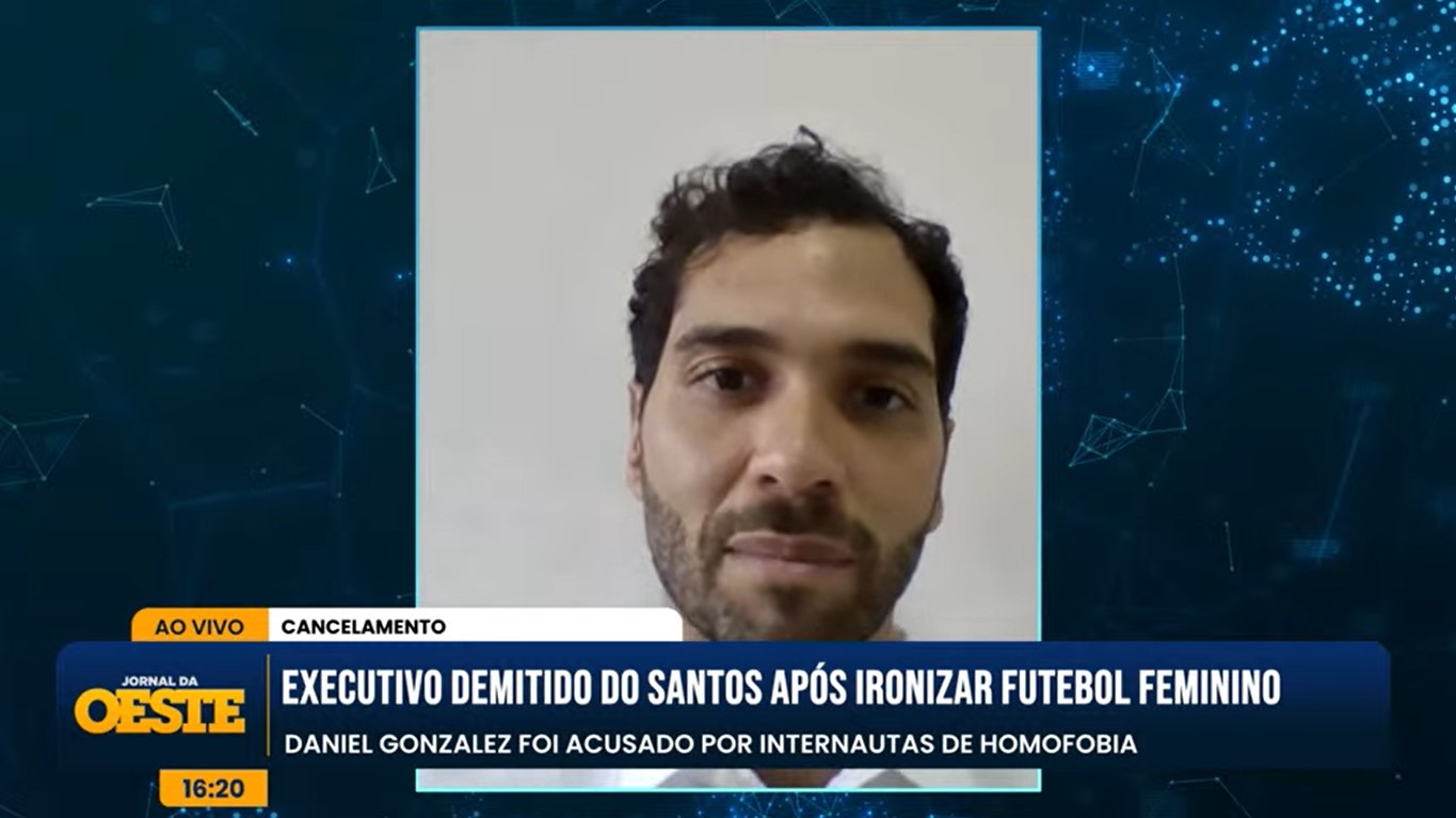 Em 28 de julho, Daniel Gonzalez respondeu a um post de um perfil humorístico no Twitter/X que perguntava ‘como saber se seu amigo é gay’; na resposta, o ex-funcionário do Santos escreveu: ‘gosta de futebol feminino’ | Foto: Reprodução/Revista Oeste