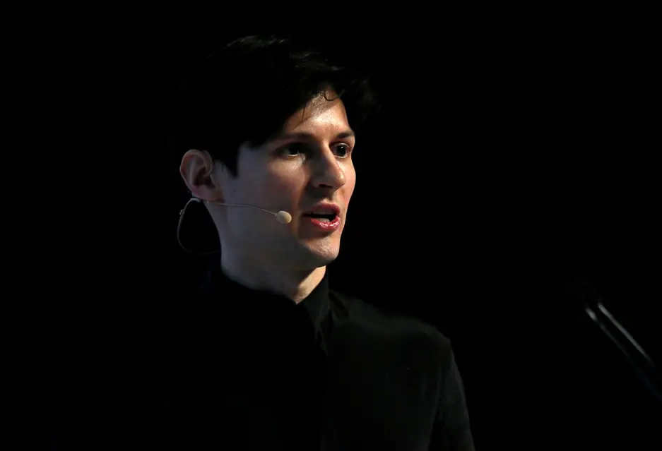 O fundador e CEO do Telegram, Pavel Durov, faz um discurso durante o Mobile World Congress, em Barcelona, na Espanha - 23/2/2016 | Foto: Albert Gea/Reuters