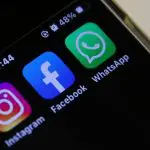 Tela de celular com Instagram, Facebook e WhatsApp